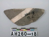 藏品(磨製石斧殘件)的圖片